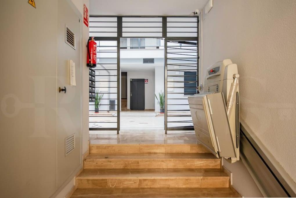 Contemporary Minimalist Apartment By Rems مالقة المظهر الخارجي الصورة