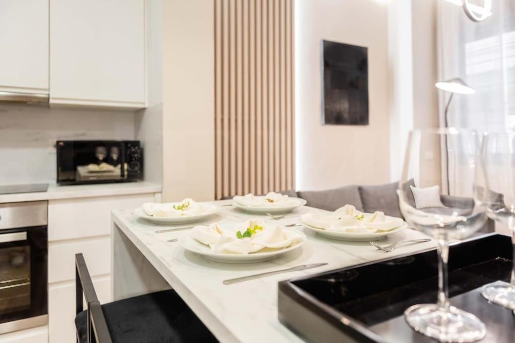 Contemporary Minimalist Apartment By Rems مالقة المظهر الخارجي الصورة