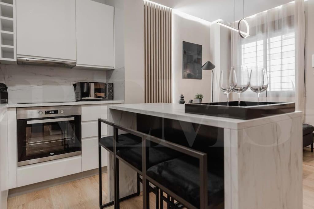 Contemporary Minimalist Apartment By Rems مالقة المظهر الخارجي الصورة