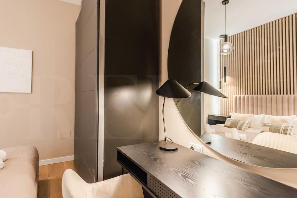 Contemporary Minimalist Apartment By Rems مالقة المظهر الخارجي الصورة