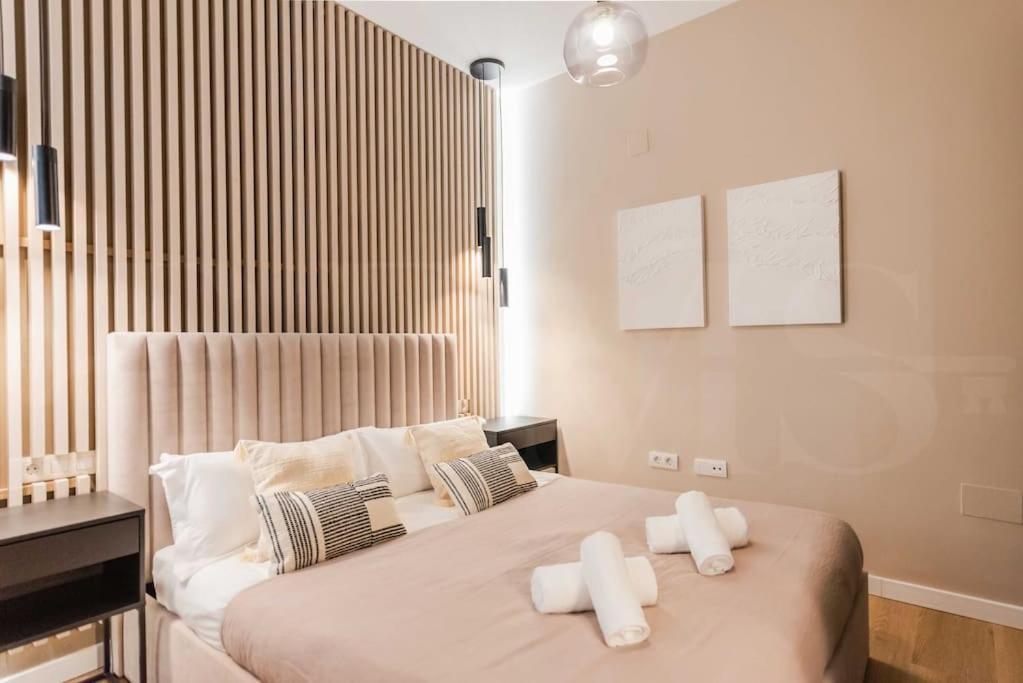 Contemporary Minimalist Apartment By Rems مالقة المظهر الخارجي الصورة