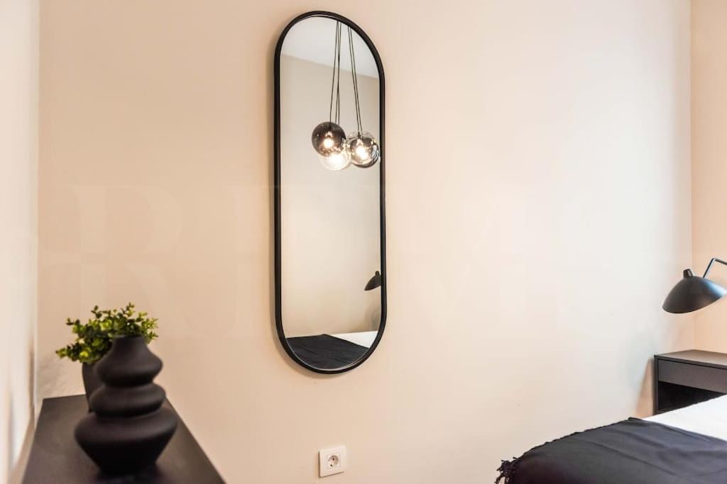 Contemporary Minimalist Apartment By Rems مالقة المظهر الخارجي الصورة